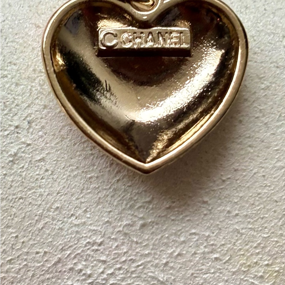CHANEL Black and Gold Floral Pendant OR CHANEL Heart with White Camilla Floral s - Picture 4 of 5